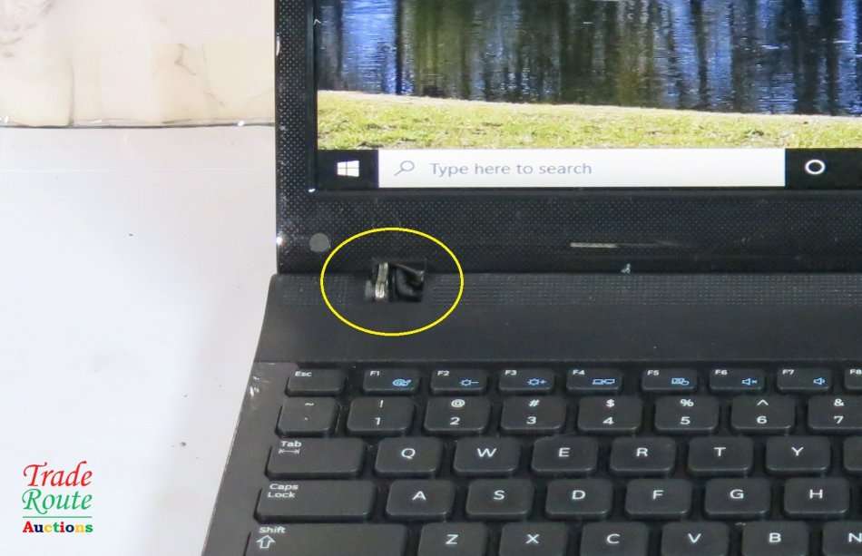 Samsung 300E4A 15.6` Laptop - Core i5 2450M 2.5GHz - 4GB RAM - 750GB RAM - Faulty Battery