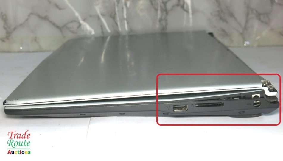 MSI PL62 7RC i7 Gaming Laptop - Please read Description - Hinge damaged