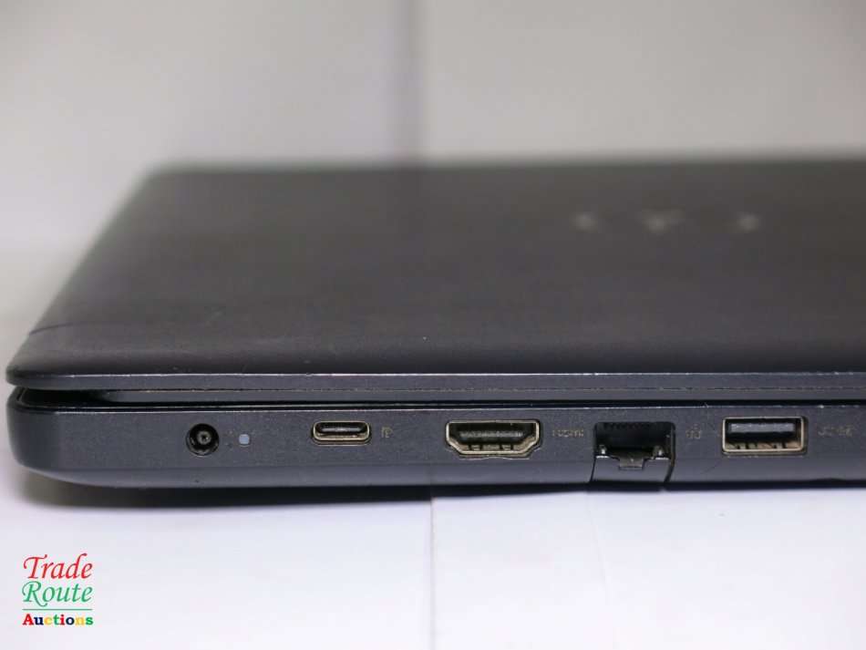 Dell Latitude 3590 Intel Core i5-8250U 1.60GHz Quad Core 15.6` Full HD (1920x1080) Laptop 16GB/256GB