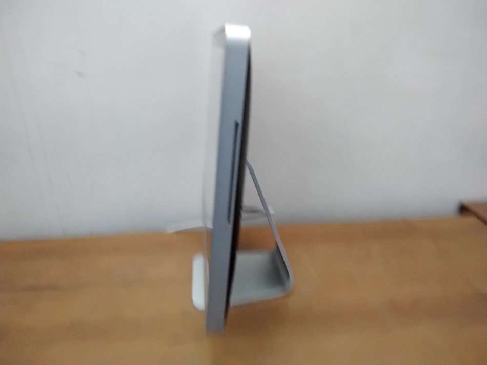 iMac 20-Inch `Core 2 Duo` 2.0Ghz - All in One COMPUTER Desktop - 1GB RAM - 250GB HDD