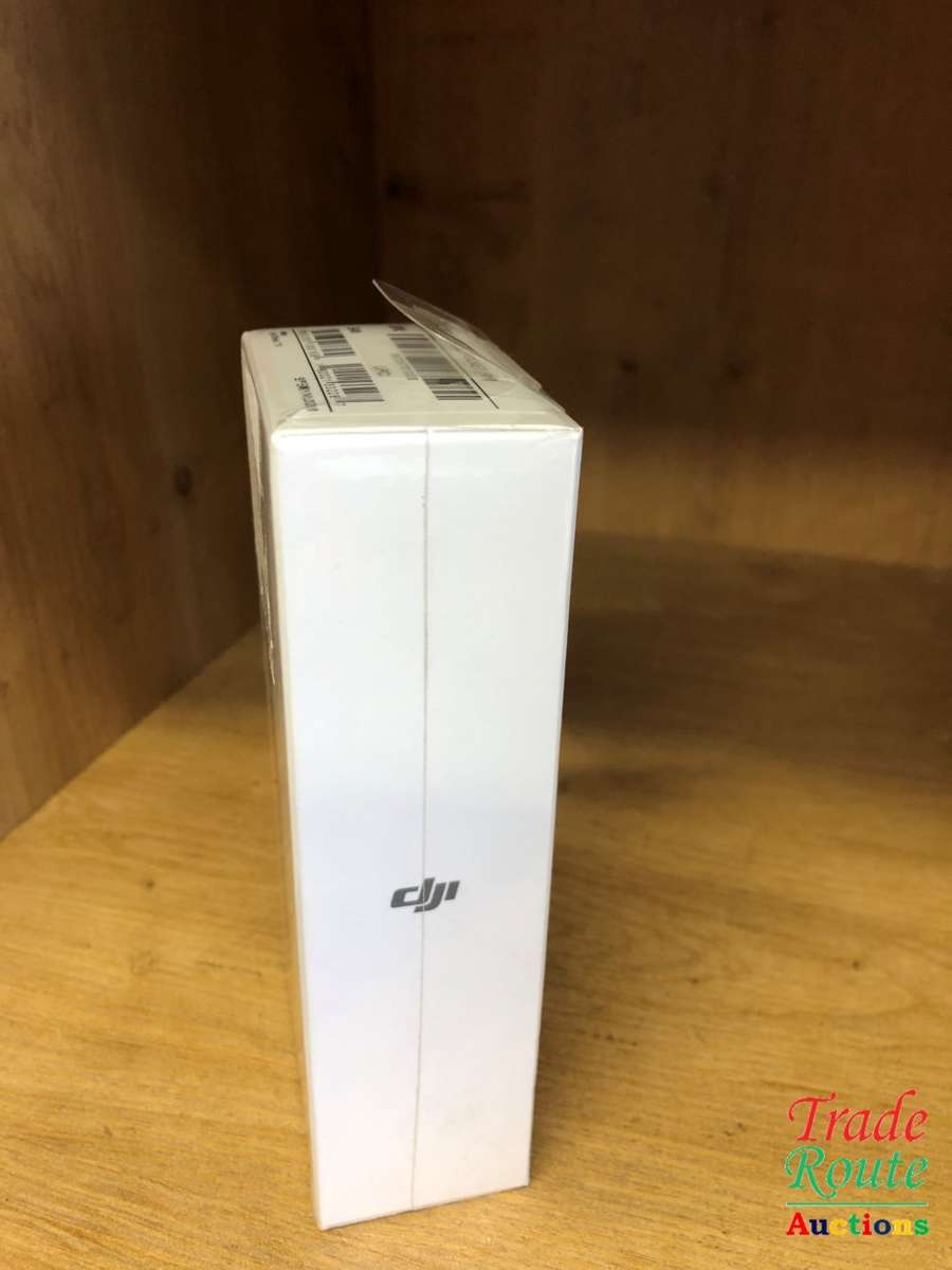 DJI Osmo Pocket OT110 - Handheld 3-Axis Gimbal Stabilizer with  Camera 12 MP 1/2.3 CMOS 4K60 Video