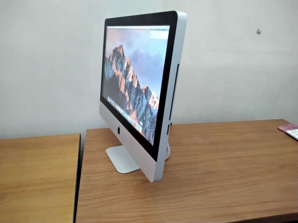 Apple Imac | 21.5 Inch | Core I5 2.5ghz 8gb Ram 500gb Hdd * Amd Radeon HD Graphics