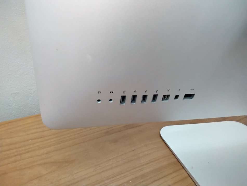 Apple Imac | 21.5 Inch | Core I5 2.5ghz 8gb Ram 500gb Hdd * Amd Radeon HD Graphics