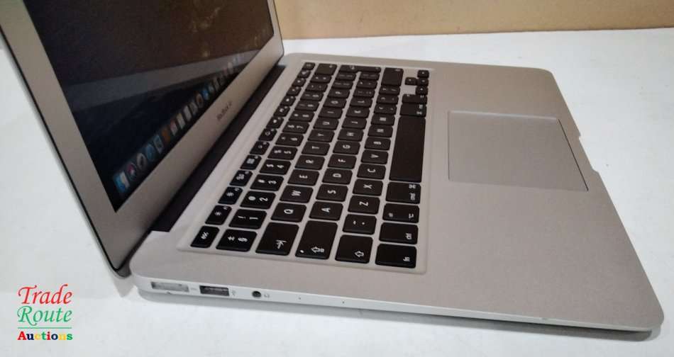 2017 MacBook Air 13.3-inch | Core i5 1.8GHz | 8GB RAM | 128GB SSD MACBOOK AIR 13 INCH