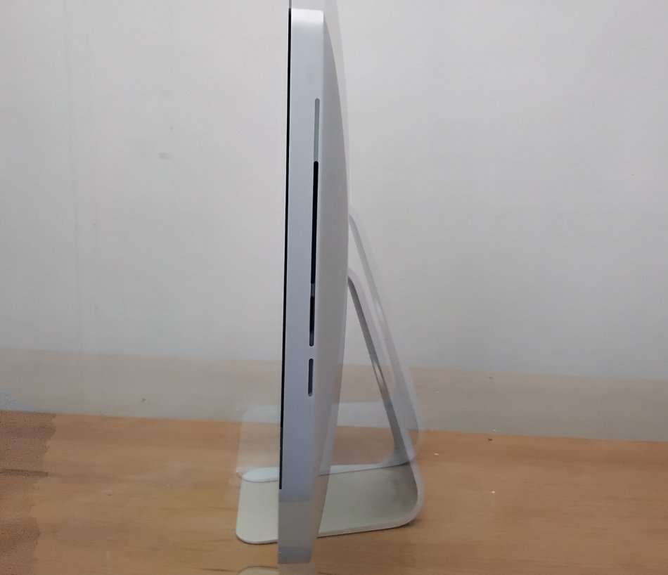 iMAC | 21.5 INCH | Core 2 Duo 3.06Ghz | 4GB RAM | 500GB HDD - Nvidia Geforce Graphics