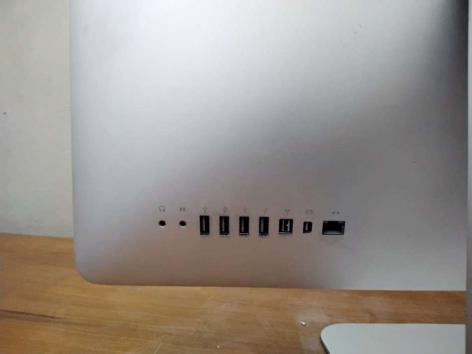 iMAC | 21.5 INCH | Core 2 Duo 3.06Ghz | 4GB RAM | 500GB HDD - Nvidia Geforce Graphics