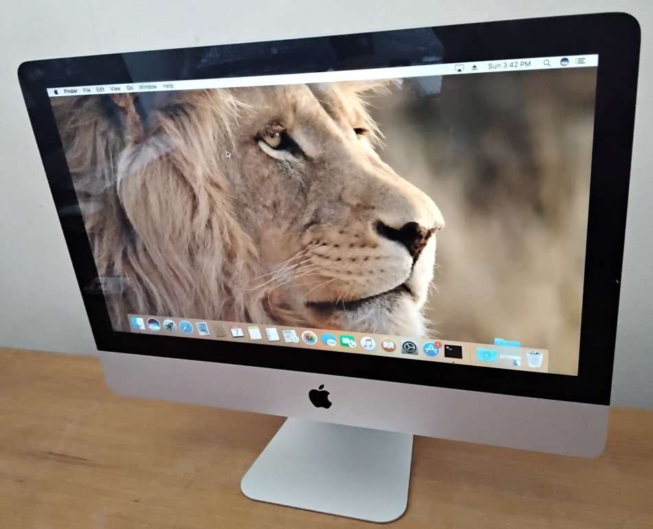 Apple iMAC | 21.5 INCH * ALL IN ONE DESKTOP COMPUTER * AMD Radeon HD