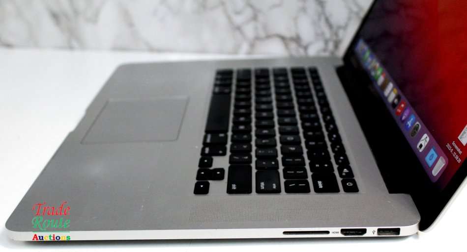 Apple MacBook Pro 15.4-inch  | Core i7 2.2GHz | 16GB RAM | 256GB SSD MID 2015 ** RETINA DISPLAY **