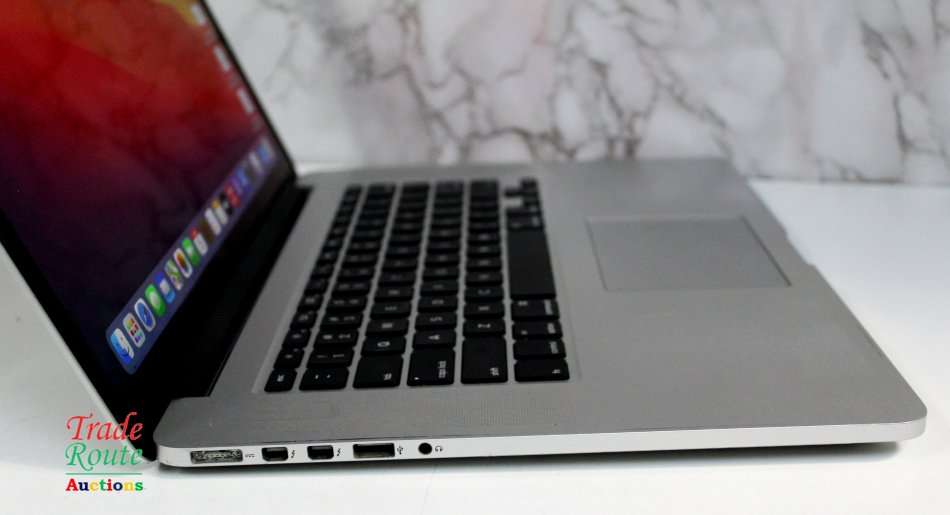 Apple MacBook Pro 15.4-inch  | Core i7 2.2GHz | 16GB RAM | 256GB SSD MID 2015 ** RETINA DISPLAY **