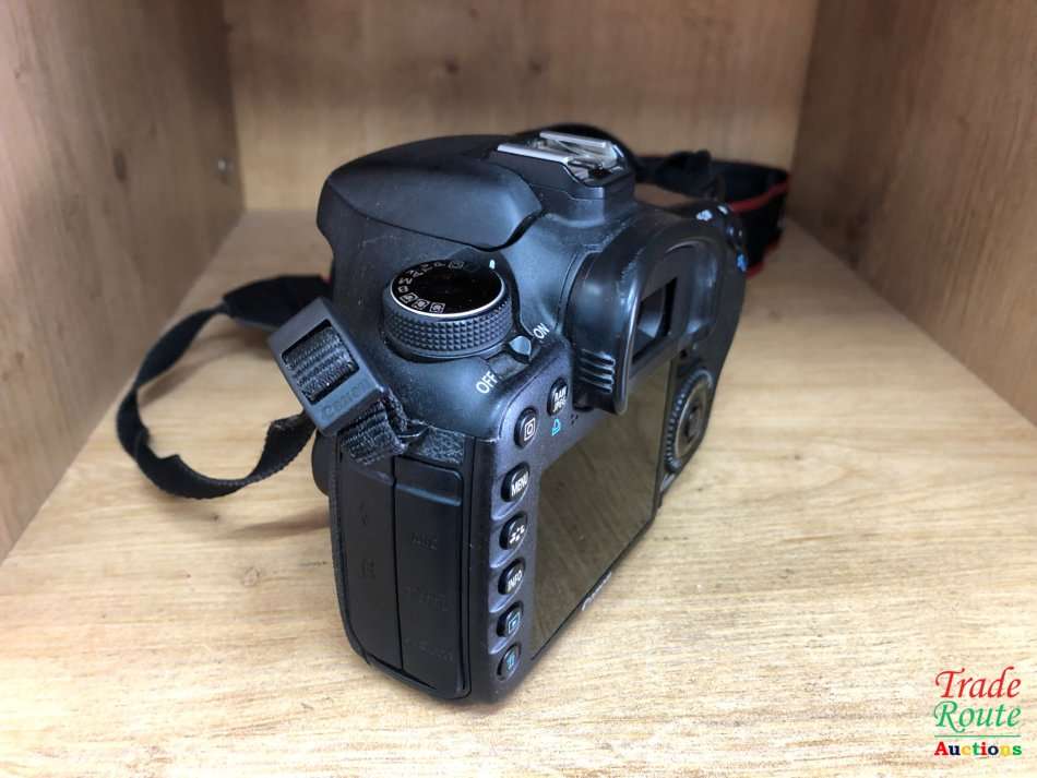 Canon 7D 18MP PROFESSIONAL Digital SLR Camera (BODY) - 18 Megapixels