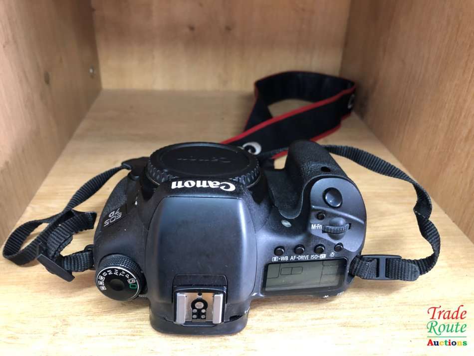 Canon 7D 18MP PROFESSIONAL Digital SLR Camera (BODY) - 18 Megapixels