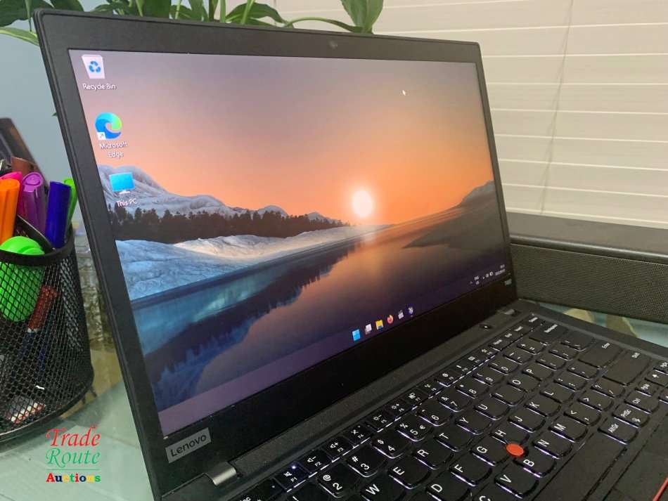 Lenovo ThinkPad T490 20N3 Intel Core i5 8365U 1.6 GHz - 8GB RAM - 256GB SSD