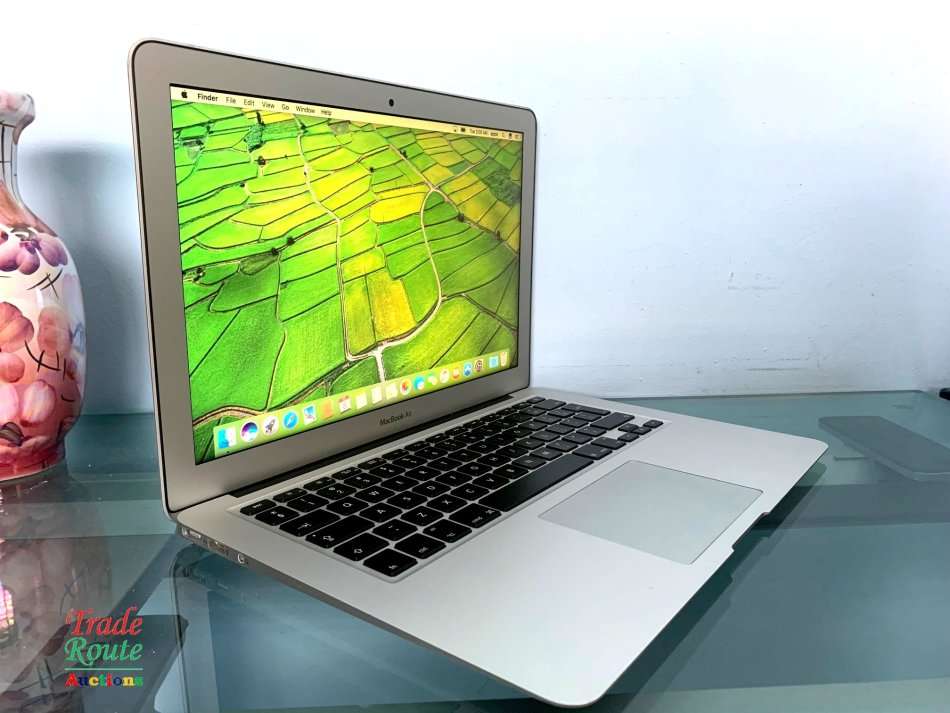 2017 MacBook Air 13.3-inch | Core i5 1.8GHz | 8GB RAM | 128GB SSD MACBOOK AIR 13 INCH