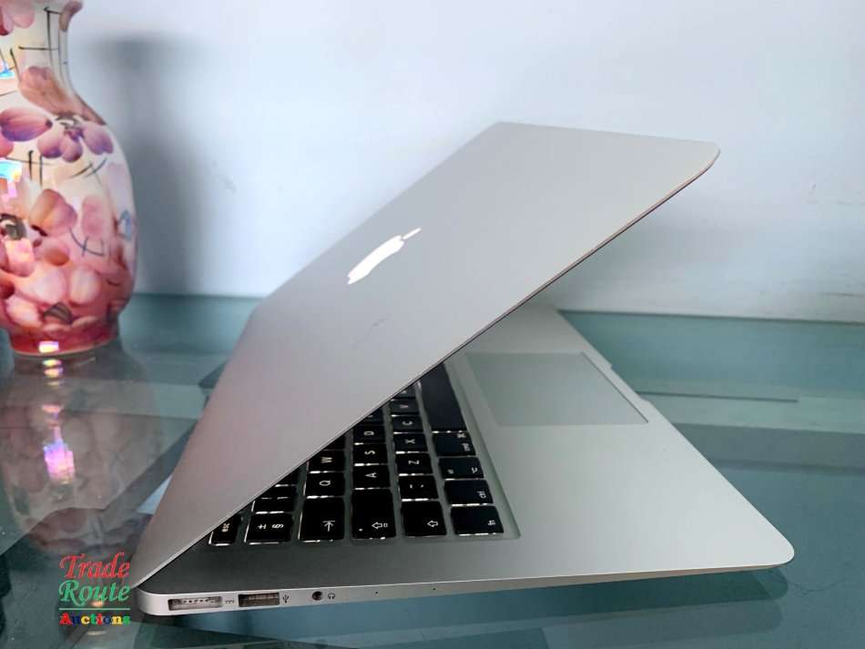 2017 MacBook Air 13.3-inch | Core i5 1.8GHz | 8GB RAM | 128GB SSD MACBOOK AIR 13 INCH