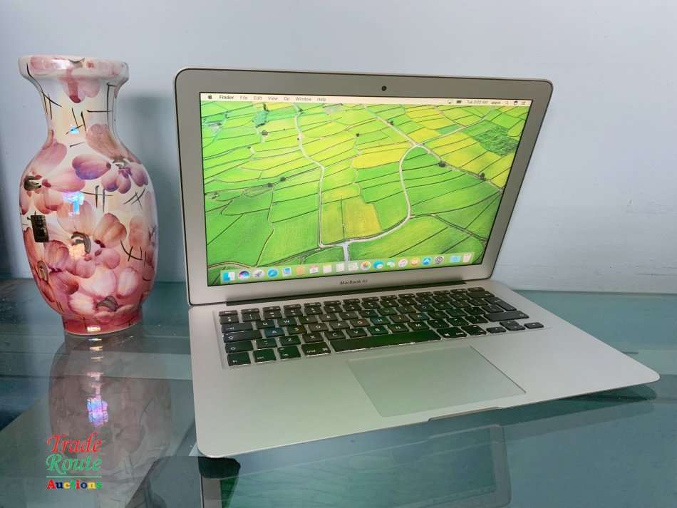 2017 MacBook Air 13.3-inch | Core i5 1.8GHz | 8GB RAM | 128GB SSD MACBOOK AIR 13 INCH