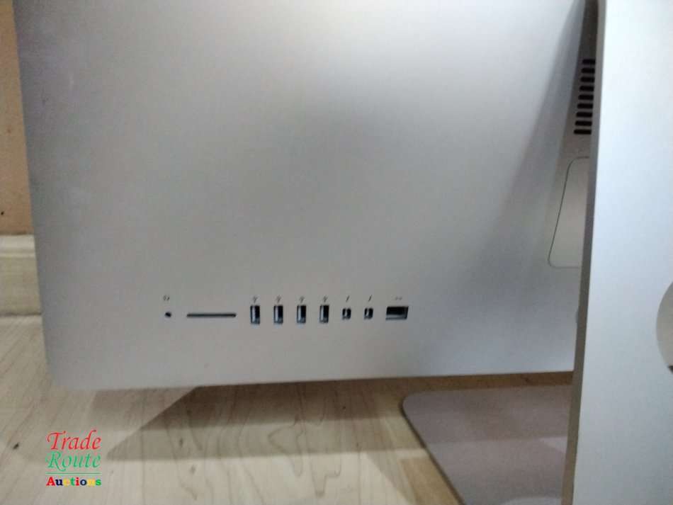 Apple iMAC Retina 5K 5120 X 2880 Display 2015 | 27 INCH | RADEON R9 2GB [CRACKED OUTER GLASS]