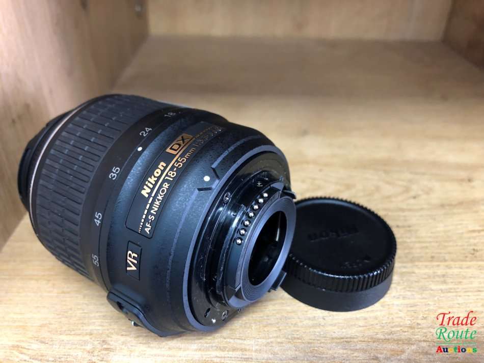 Nikon AF-S DX NIKKOR 18-55mm f/3.5-5.6G Vibration Reduction Zoom Lens Auto Focus for Nikon DSLR