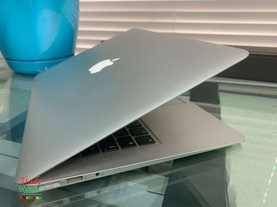 2017 MacBook Air 13.3-inch | Core i5 1.8GHz | 8GB RAM | 128GB SSD MACBOOK AIR 13 INCH