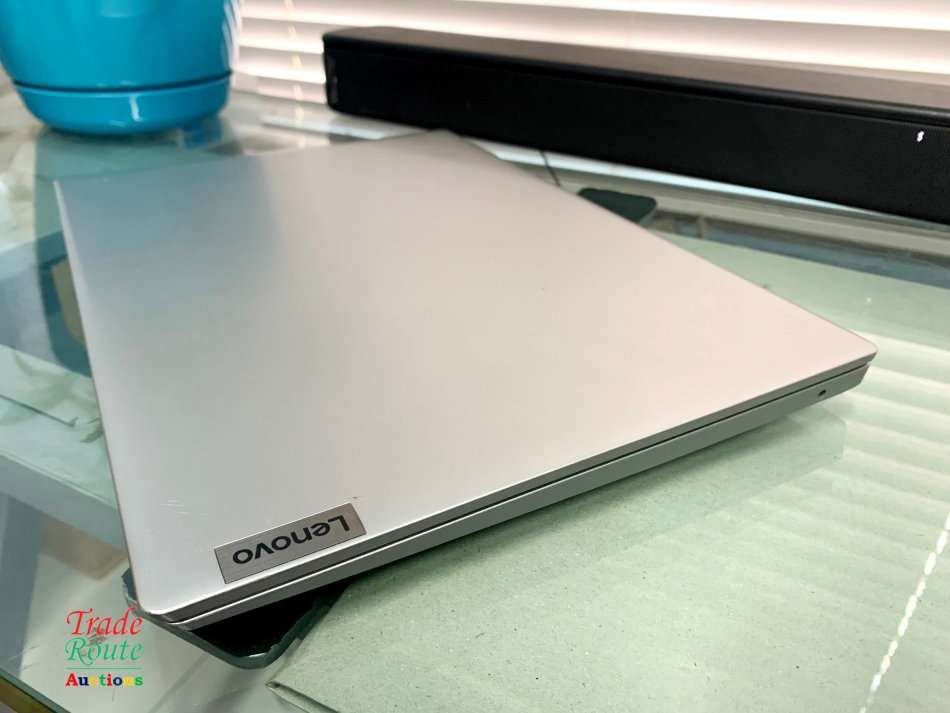 Lenovo IdeaPad 81VS Notebook PC - AMD A4-9120e / 14` HD / 4GB RAM / 64GB eMMC