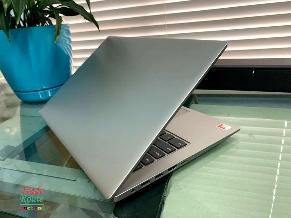 Lenovo IdeaPad 81VS Notebook PC - AMD A4-9120e / 14` HD / 4GB RAM / 64GB eMMC