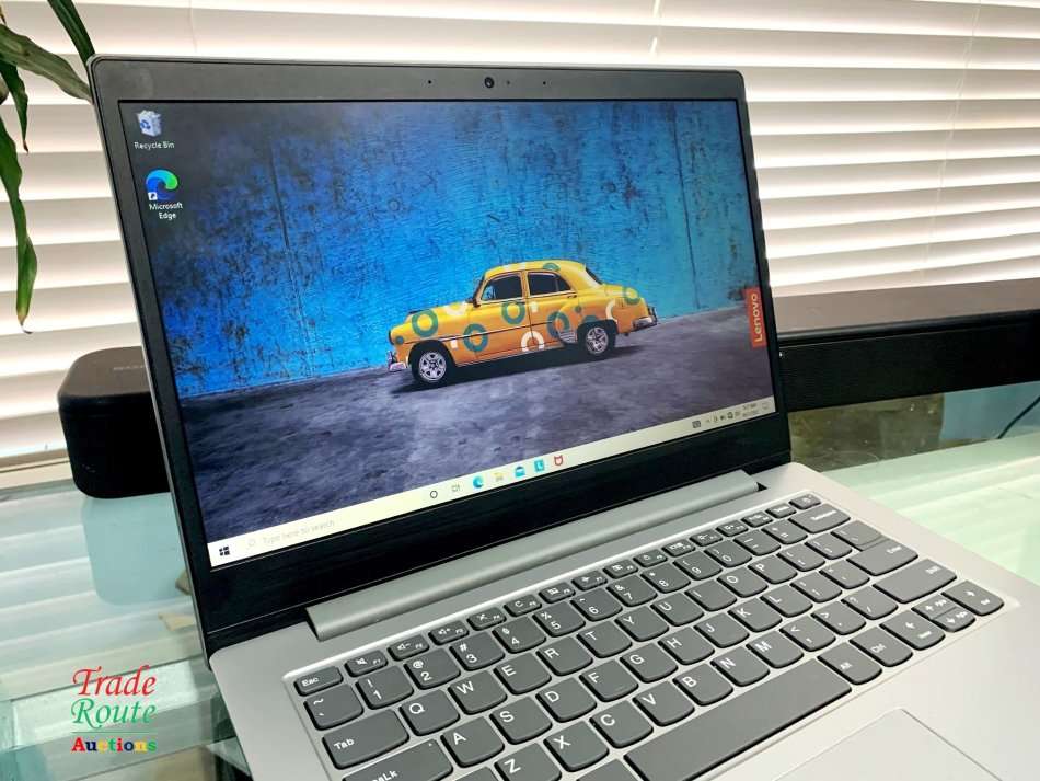 Lenovo IdeaPad 81VS Notebook PC - AMD A4-9120e / 14` HD / 4GB RAM / 64GB eMMC