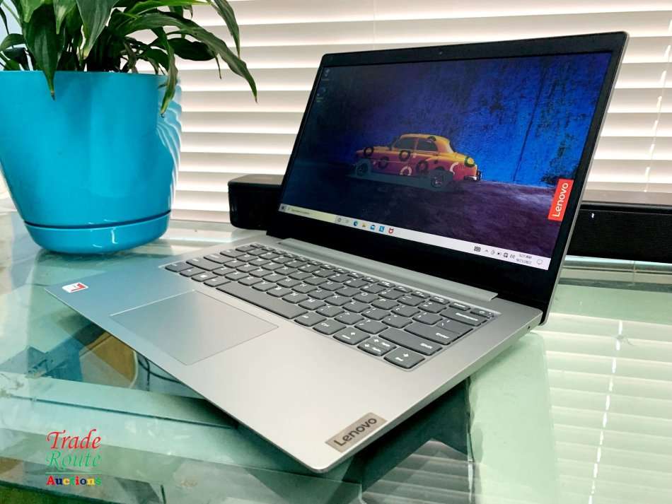 Lenovo IdeaPad 81VS Notebook PC - AMD A4-9120e / 14` HD / 4GB RAM / 64GB eMMC