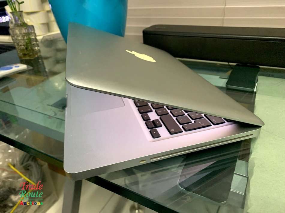 MacBook Pro 13.3-inch | Core i5  - Apple Laptop