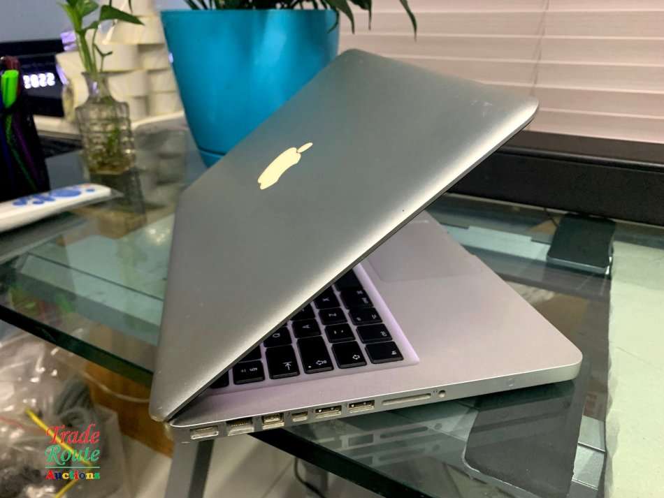 MacBook Pro 13.3-inch | Core i5  - Apple Laptop