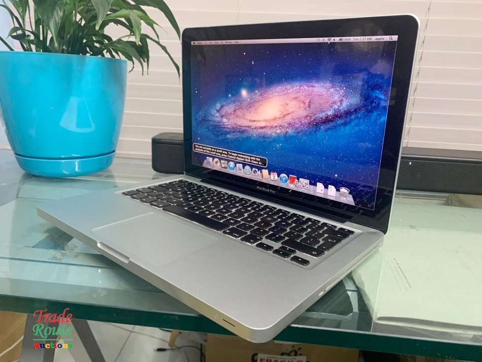 MacBook Pro 13.3-inch | Core i5  - Apple Laptop