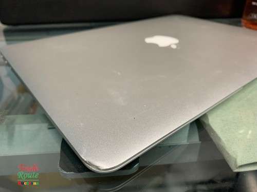 MacBook Air 13.3-inch | Core i5 1.4GHz | 4GB RAM | 256GB SSD DRIVE **  EARLY 2014***