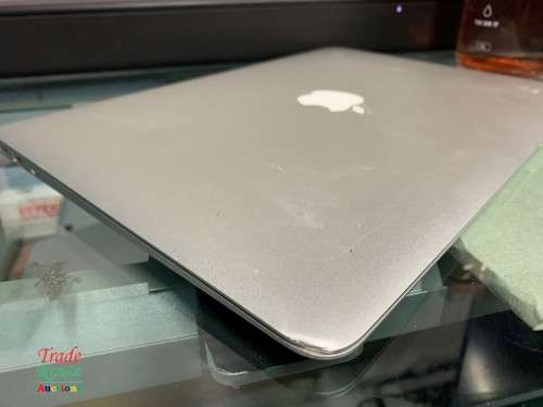 MacBook Air 13.3-inch | Core i5 1.4GHz | 4GB RAM | 256GB SSD DRIVE **  EARLY 2014***