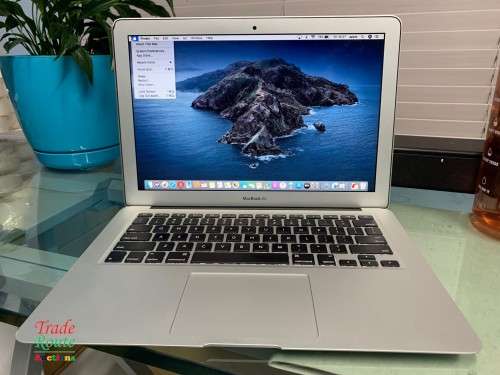 MacBook Air 13.3-inch | Core i5 1.4GHz | 4GB RAM | 256GB SSD DRIVE **  EARLY 2014***