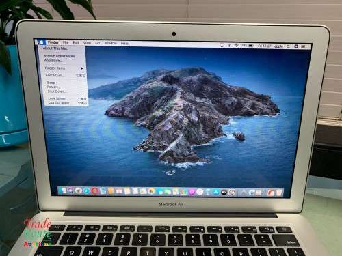 MacBook Air 13.3-inch | Core i5 1.4GHz | 4GB RAM | 256GB SSD DRIVE **  EARLY 2014***