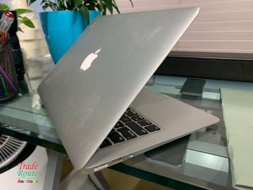 MacBook Air 13.3-inch | Core i5 1.4GHz | 4GB RAM | 256GB SSD DRIVE **  EARLY 2014***