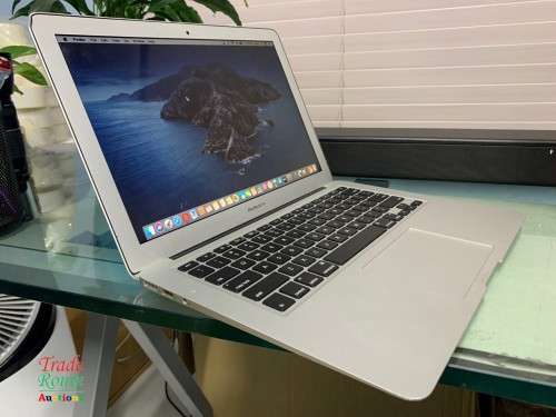 MacBook Air 13.3-inch | Core i5 1.4GHz | 4GB RAM | 256GB SSD DRIVE **  EARLY 2014***