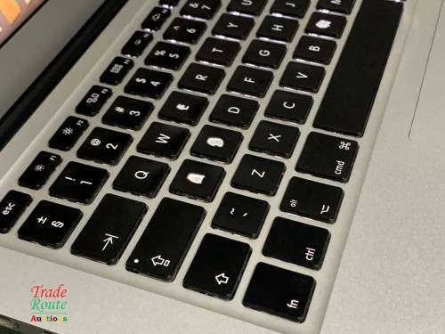 MacBook Air 13.3-inch | Core i5 1.3GHz | 4GB RAM | 256GB SSD DRIVE **  MID 2013***