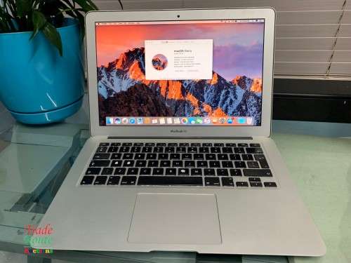 MacBook Air 13.3-inch | Core i5 1.3GHz | 4GB RAM | 256GB SSD DRIVE **  MID 2013***