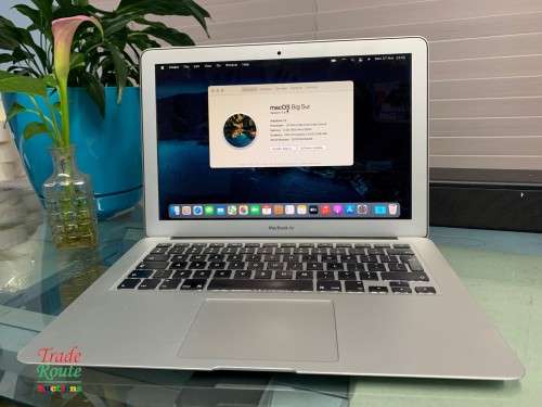 MacBook Air 13.3-inch | Core i5 1.4GHz | 4GB RAM | 256GB SSD DRIVE **  EARLY 2014***