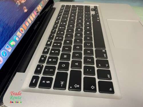 MacBook Pro 13.3-inch | Core i5 2.5GHz | 8GB RAM | 500GB HDD | Apple Laptop [CRACKED OUTER GLASS]