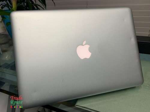 MacBook Pro 13.3-inch | Core i5 2.5GHz | 8GB RAM | 500GB HDD | Apple Laptop [CRACKED OUTER GLASS]