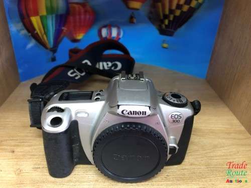 CANON EOS 300 FILM CAMERA [ NO BATTERY & FILM TO TEST - SOLD UNTESTED]