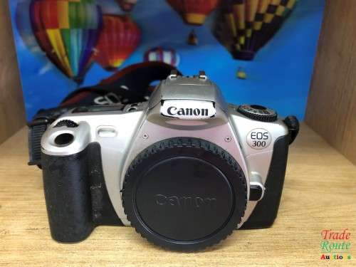 CANON EOS 300 FILM CAMERA [ NO BATTERY & FILM TO TEST - SOLD UNTESTED]
