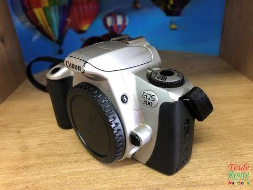 CANON EOS 300 FILM CAMERA [ NO BATTERY & FILM TO TEST - SOLD UNTESTED]