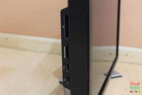 Dell UltraSharp 2407WFPB 24` Widescreen LCD Monitor [ VGA DVI S-VIDEO & COMPOSITE PORTS ]