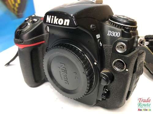 NIKON D300 DSLR CAMERA  (BODY ONLY) PROFESSIONAL CAMERA BODY [PLEASE READ]