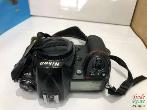NIKON D300 DSLR CAMERA  (BODY ONLY) PROFESSIONAL CAMERA BODY [PLEASE READ]