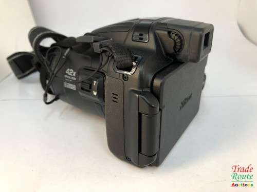 Nikon Coolpix P520 Camera - Black (18.1MP, 42xZoom, 24mm Wide Lens) 3.2 inch LCD Digital Camera