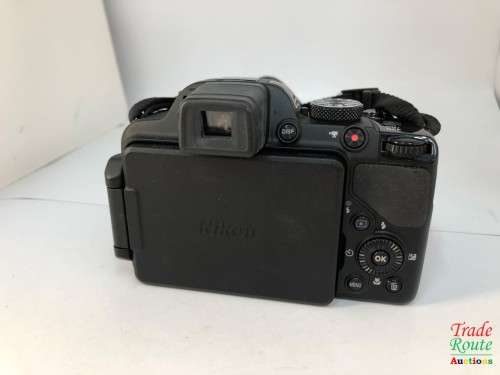 Nikon Coolpix P520 Camera - Black (18.1MP, 42xZoom, 24mm Wide Lens) 3.2 inch LCD Digital Camera