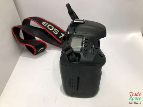 Canon 7D 18MP PROFESSIONAL Digital SLR Camera (BODY) - 18 Megapixels