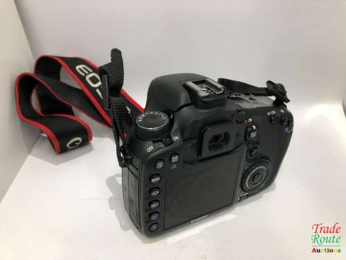 Canon 7D 18MP PROFESSIONAL Digital SLR Camera (BODY) - 18 Megapixels